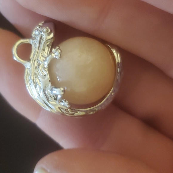 New Pink Quartz Round Ball Stainless Steel Lizard Pendant. - Picture 7 of 10